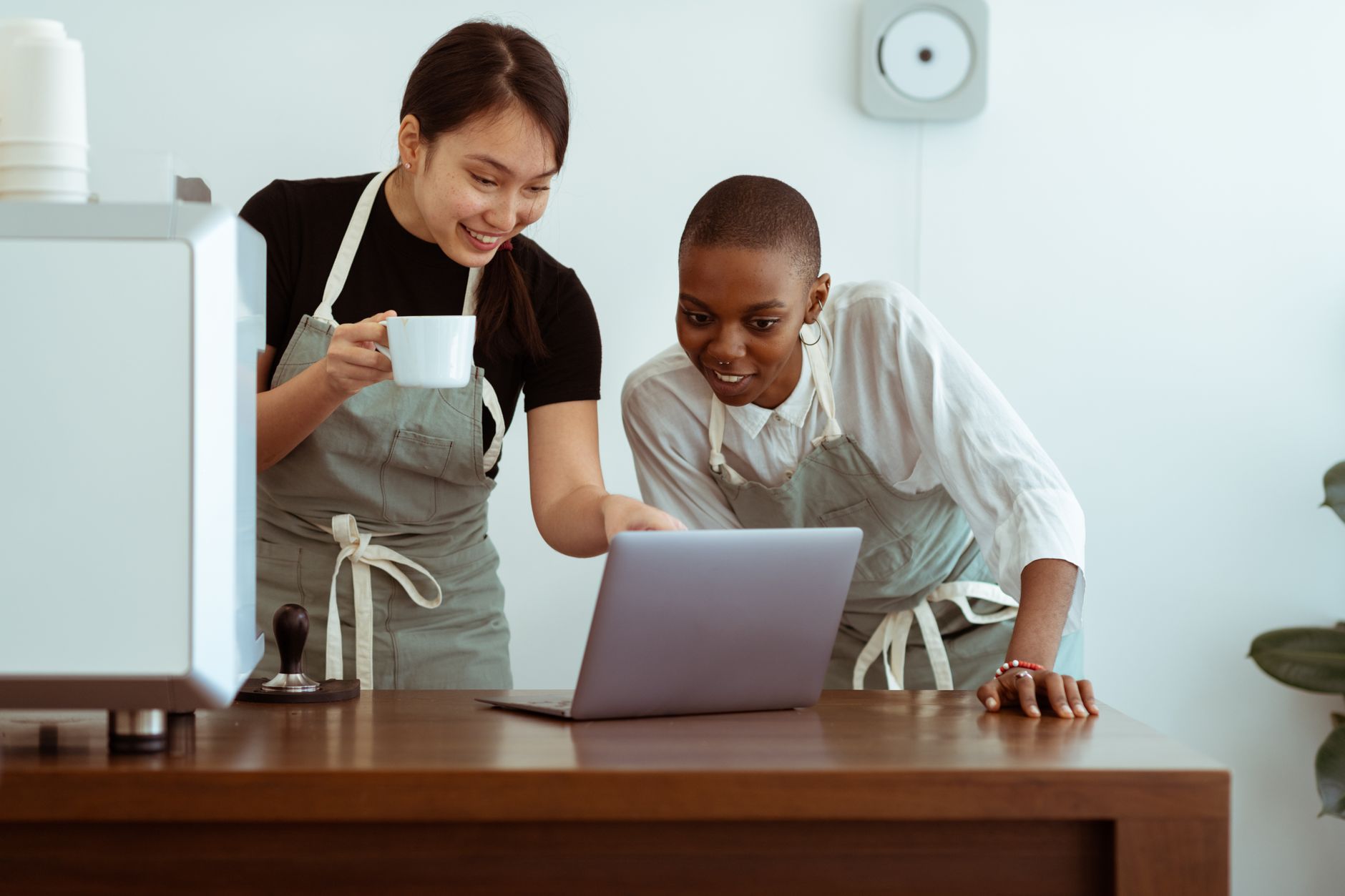 Utiliser l&rsquo;IA pour booster ton business : mes astuces (et les tiennes ?)